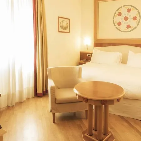 Renaissance Mediterraneo فندق 4*