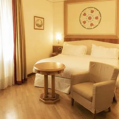 Hotel Renaissance Mediterraneo Nápoles