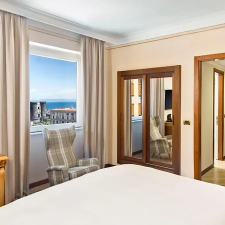 Renaissance Mediterraneo Hotel Nápoles