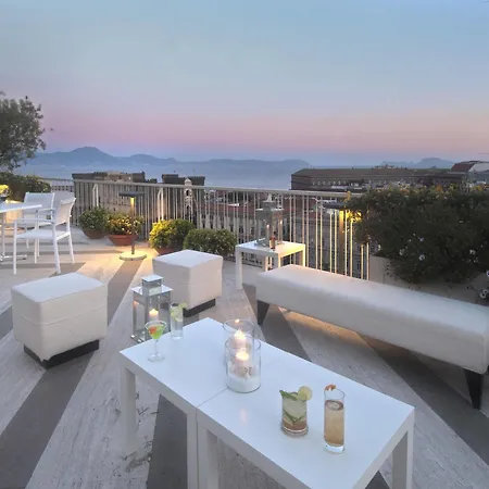 Renaissance Mediterraneo 4* Nápoles